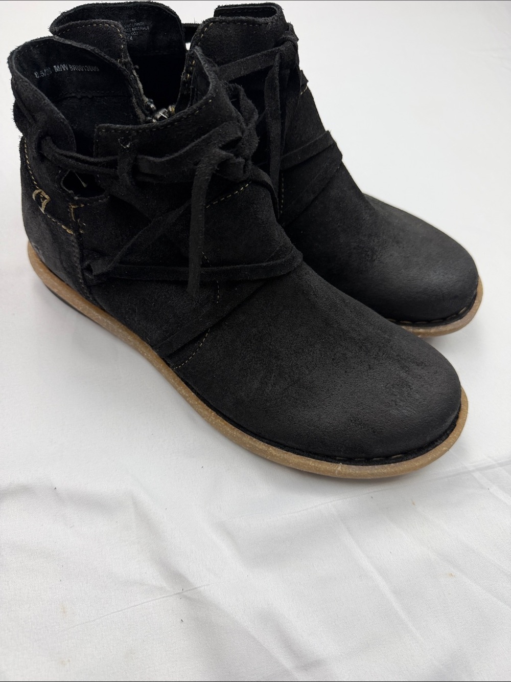 Børn Tarkiln Ankle Boot in Black Distressed.